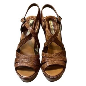 Banana Republic Lahaska snake skin Brown Wedge Sandals size 7